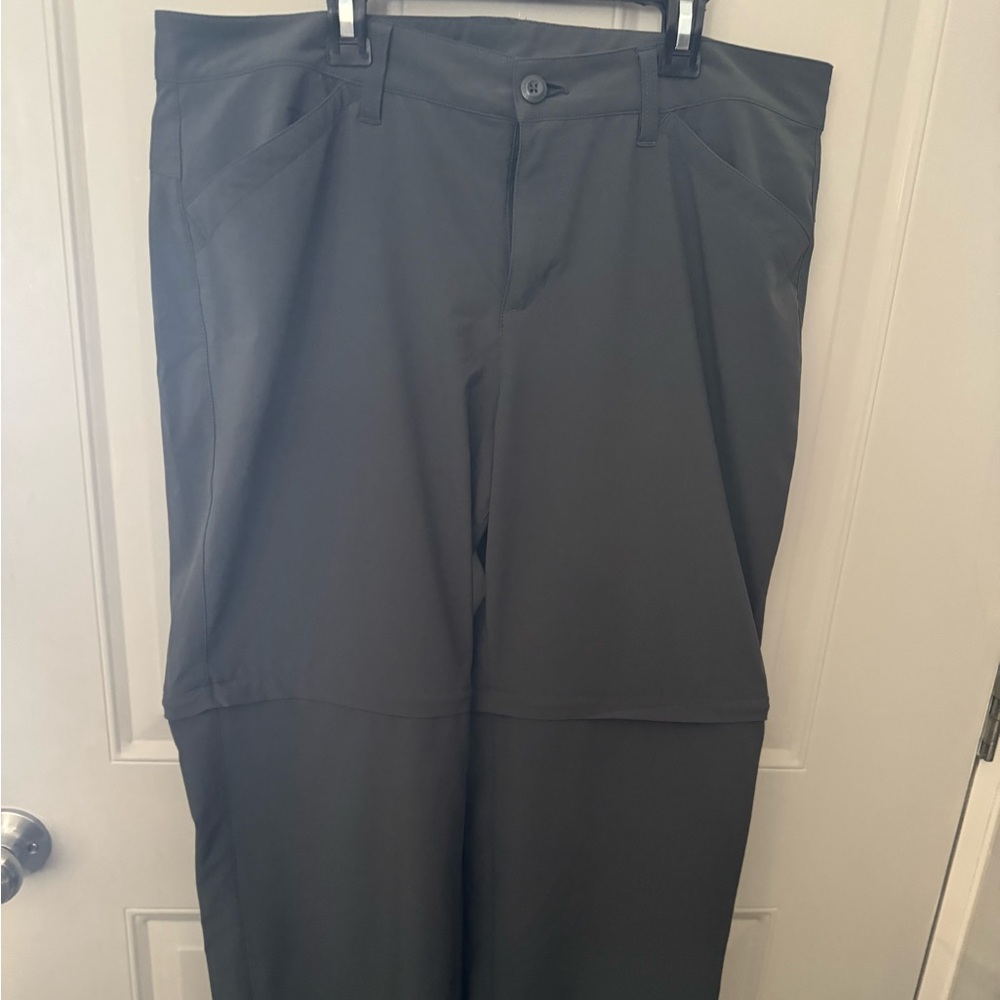 Eddie Bauer woman’s convertible pants size 14.